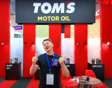 Антон Воронков на выставке MIMS 2024 представляет стенд TOM’S: новые моторные масла, предстоящие антифризы в металлической таре и подробности о розыгрыше канистры 20 л. Антон Воронков на стенде TOM’S на выставке MIMS 2024 — обзор новых масел и анонс антифризов.